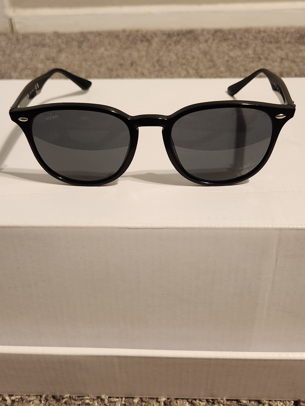 Unisex Ray-Ban Sunglasses Black Frame Dark Green Lens RB4259 Made In Italy